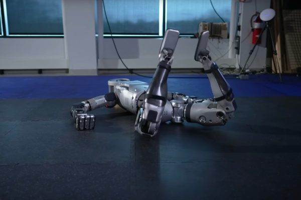 Humanoid robots are learning to fall well Humanoid robots are learning to fall well